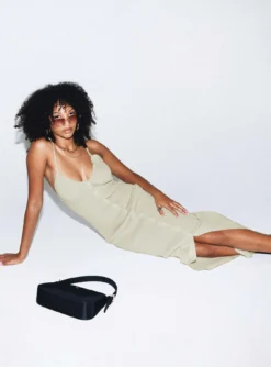 Casa Maxi Dress Cream -Femme Flair 0 modelinfo Cindy us4 2872f067 f57e 4e05 9622 8959e7fa9de4