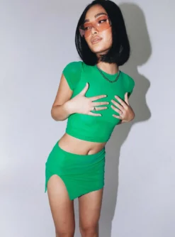 Princess Polly Bold Move Mini Skirt Bright Green 12 Princess Polly Bold Move Mini Skirt Bright Green -Femme Flair 0 modelinfo elle us4 d7d156c7 c550 4bdd ad97 d7f37de07c4a