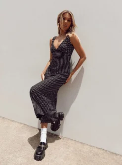 Princess Polly Nellie Maxi Dress Black Polka Dot -Femme Flair 0 modelinfo emma us2 700520f0 aac9 4d3e a10f f1bbb9c48ded
