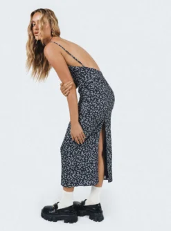 Princess Polly Arkana Maxi Dress Black Floral -Femme Flair 00 modelinfo saskia us2 8cbc2bfa 99f0 4011 9633 0b7f60d7b063