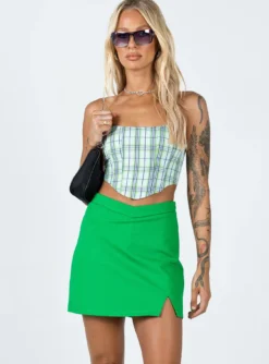 Princess Polly Ravyn Skort Green 9 Princess Polly Ravyn Skort Green -Femme Flair 1 modelinfo emma leigh us4 66410f91 3899 403e b32d 1e1a78e3cfbb
