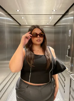 Christa Top Black Curve