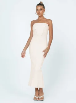 Jayan Strapless Maxi Dress White -Femme Flair 2 modelinfo Alexis us2 3b45064d 0c4d 468f 8b7b 2da44a02fe9a