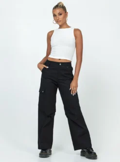 Princess Polly Shaina Top Ivory -Femme Flair 2 modelinfo Alexis us2 669eba22 e21a 48df 927b 8add14ec1995