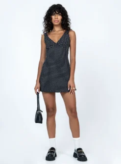Princess Polly Nellie Mini Dress Black Polka Dot -Femme Flair 2 modelinfo Ariel us2 a25d23f9 d9ca 4651 af91 6f6f717d5611