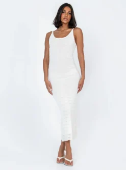 Princess Polly Edin Maxi Dress White 7 Princess Polly Edin Maxi Dress White -Femme Flair 2 modelinfo Chiara us2 f005b913 2222 402f 96aa 801defa46fdc