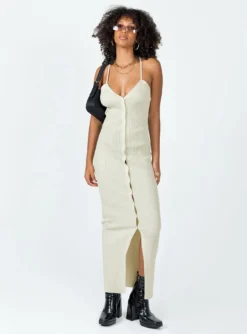 Casa Maxi Dress Cream -Femme Flair 2 modelinfo Cindy us4 c0a2a87a 04d5 466d 910a c92d7e07ddb5