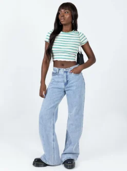 Princess Polly Jayson Cropped Tee Stripe Multi -Femme Flair 2 modelinfo Cynthia US4 8f981abb ec4c 4cf2 8d07 afb05685eb62