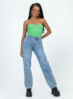 Aston Strapless Bodysuit Green -Femme Flair 2 modelinfo Idania us2 4d716e07 e0ae 4c56 bb70 31b2d11070e0