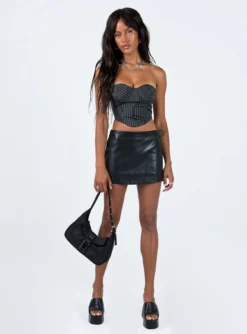 Princess Polly Laskey Bustier Top Black 8 Princess Polly Laskey Bustier Top Black -Femme Flair 2 modelinfo Jenaya us2 94d5e6c5 b094 4f8d 934a ddc116ba4a8e
