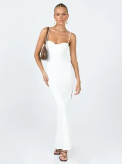 Princess Polly Belladonna Maxi Dress White -Femme Flair 2 modelinfo Kiana us2 58318af7 29d3 4a85 b22f ff3958e2ae29