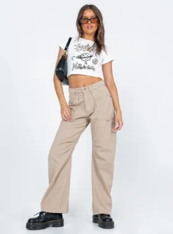 Princess Polly Cosmic Vibrations Cropped Tee White -Femme Flair 2 modelinfo Lexi us2 20f7d051 299d 4d26 8826 8e8aa43de25f