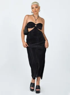 Princess Polly Liam Maxi Dress Black -Femme Flair 2 modelinfo Sarah us4 4c313929 2674 4f58 b211 9dc69d09685f