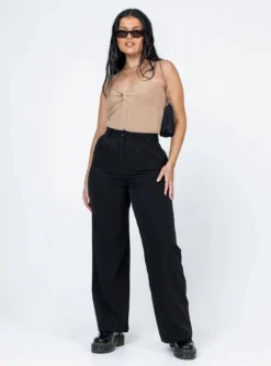 Princess Polly Kallista Bodysuit Beige -Femme Flair 2 modelinfo alicia us8 628e3540 4c7d 4472 813d 3e6b43fb6a30