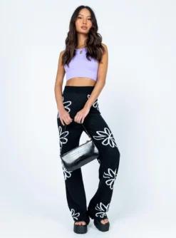 Princess Polly Grace Tank Top Purple -Femme Flair 2 modelinfo ashley us4 e5326856 de2a 4bff 851f 39ba348842e1