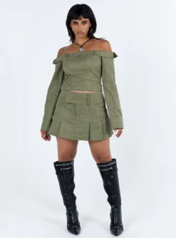 Valentina Cargo Mini Skirt Green Pinstripe -Femme Flair 2 modelinfo bodor us4 8ef41bb2 f871 4977 9cce f1629bda9dee