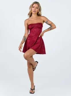 Princess Polly Lenette Mini Dress Burgundy -Femme Flair 2 modelinfo cathlin us2 9c311559 c3ed 40d2 a1be f62ea24a3b9d