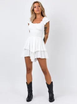 Princess Polly The Love Galore Romper White -Femme Flair 2 modelinfo cathlin us2 c5171092 70c1 4d1c 8e17 4750a160d32e