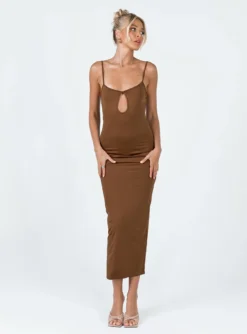 Ryleigh Maxi Dress Brown 7 Ryleigh Maxi Dress Brown -Femme Flair 2 modelinfo chelsea us4 c7259272 2b52 4d64 8a47 0fa19ec019a2