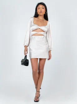Princess Polly Nakita Long Sleeve Mini Dress Champagne 9 Princess Polly Nakita Long Sleeve Mini Dress Champagne -Femme Flair 2 modelinfo christina us4 7b046d54 8696 4d47 9b70 354f0d5dc95c