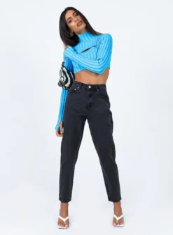 Princess Polly Sheridan Turtleneck Sweater Blue -Femme Flair 2 modelinfo jess us2 5a6f9039 b1f6 48fb 80fc 3449b6753048