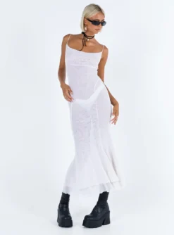 Sikora Vintage Maxi Dress White 8 Sikora Vintage Maxi Dress White -Femme Flair 2 modelinfo kauri us2 c277497a 5253 4b01 8312 b34d3f731207