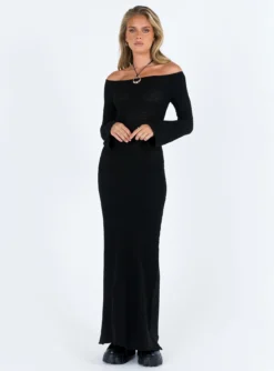 Devyn Off The Shoulder Maxi Dress Black -Femme Flair 2 modelinfo kiana us2 74335641 66c1 4f29 bfa7 bc5aa45c642b
