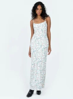 Princess Polly Fairholm Maxi Dress White / Floral -Femme Flair 2 modelinfo kristen us2 fd3e750e 3418 47f3 a847 227ed54526c8