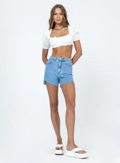 Princess Polly Olympia Top White -Femme Flair 2 modelinfo margaret us2 91dffcab 4df0 4c03 9d05 749e55648877