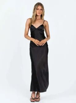Stravo Maxi Dress Black -Femme Flair 2 modelinfo milli us2 952c6c74 355d 484c b30a 72106492ac95