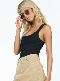 Princess Polly Camellia Bodysuit Black -Femme Flair 3 model info Beanie us0 081f2105 5170 4c2b a422 7d3b65ef976f