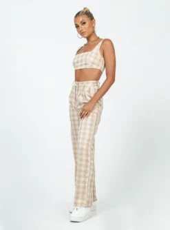 Princess Polly Huxley Set Beige Check 8 Princess Polly Huxley Set Beige Check -Femme Flair 3 modelinfo Alexis us2 353d9396 4ff6 4d75 9d03 7d5fb03169af