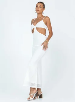 Princess Polly Shanni Maxi Dress White 9 Princess Polly Shanni Maxi Dress White -Femme Flair 3 modelinfo Alexis us2 72bd304d 9b1a 4b7a b7e8 cae423eb097d