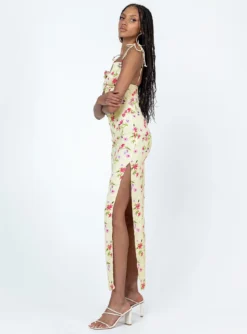 Princess Polly Arness Maxi Dress Yellow Floral 6 Princess Polly Arness Maxi Dress Yellow Floral -Femme Flair 3 modelinfo Ayanna us2 375b967c 3520 4b74 a079 66976c5e25b8