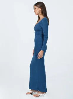 Princess Polly Zelie Maxi Dress Blue -Femme Flair 3 modelinfo Casey us2 201c8d2a 9331 4569 b687 69bb2ae263c7