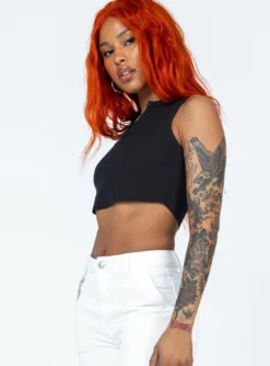 Princess Polly Lancaster Top Black -Femme Flair 3 modelinfo Chlo us4 c9be8209 f5f4 4861 9bad 3c2fcfa7a516