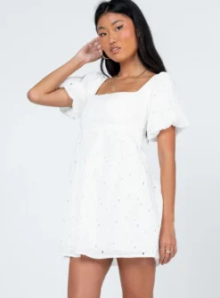Princess Polly Cami Mini Dress White -Femme Flair 3 modelinfo Christina us4 627d95a2 b257 4f80 abc2 5235a38a76bb