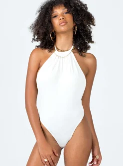 Princess Polly Allie Halter Bodysuit White -Femme Flair 3 modelinfo Cindy us2 cb48b2fb d2f1 4f23 896d 19c043f731e6