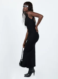 Smythe Maxi Dress Black -Femme Flair 3 modelinfo Cynthia us4 fffe2464 34a4 4288 b9dc 33d07456a798