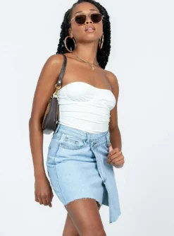 Princess Polly Ryder Light Wash Denim Skirt Denim 9 Princess Polly Ryder Light Wash Denim Skirt Denim -Femme Flair 3 modelinfo Idania us2 c0578481 3f57 437b b07c 48ca5c4953fb