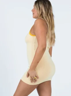 Princess Polly Hibiscus Honey Mini Dress Yellow -Femme Flair 3 modelinfo Jasmine us8 4bae9b38 dd1d 4c86 8f85 68301191e7ef
