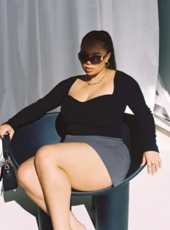 Alima Long Sleeve Top Black Curve -Femme Flair 3 modelinfo Miccy us14 05c79366 494a 4773 9387 ed188a552ea4