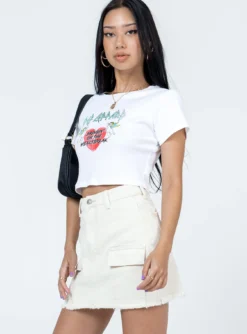 Princess Polly Bellah Mini Skirt Cream -Femme Flair 3 modelinfo Natasha us0 edcc032d 207f 42b7 9960 a9a34edabed3