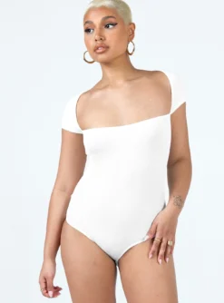 Princess Polly Langley Bodysuit White -Femme Flair 3 modelinfo Sarah us4 97b7839f 2e49 46fe a6cb d0529cf69d42