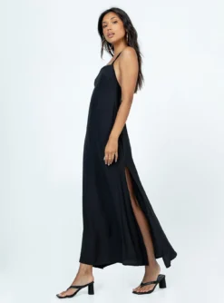 Princess Polly Angela Tie Maxi Dress Black -Femme Flair 3 modelinfo Vivien us4 240baa8b 81df 4e9a 992b ef092a4b6b23