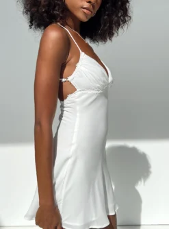 Maylor Mini Dress White -Femme Flair 3 modelinfo alexa us2 4949cce3 487a 4230 9dab 0ad95c9efb0b