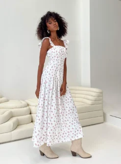 Princess Polly Alver Maxi Dress White Floral -Femme Flair 3 modelinfo alexa us2 a200a41d 0462 4363 a77a 0daa294d0400