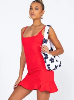 Princess Polly Kiribati Mini Dress Red 12 Princess Polly Kiribati Mini Dress Red -Femme Flair 3 modelinfo alexis us2 a2812de2 df08 4290 a846 becb1fdbaa13