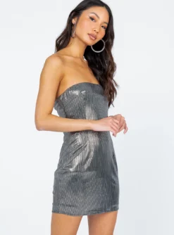 Princess Polly Amelia Strapless Mini Dress Black -Femme Flair 3 modelinfo ashley us4 b9d501f9 71bb 4de9 9841 57b680a4b014