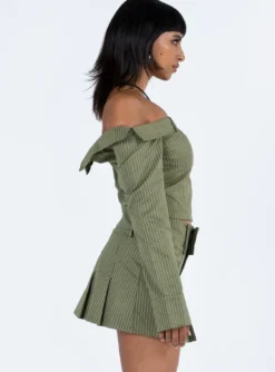 Valentina Cargo Mini Skirt Green Pinstripe -Femme Flair 3 modelinfo bodor us4 e6a76e5c bded 43b8 aedd ac42ace5361a